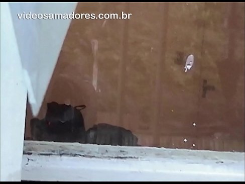 ❤️ Mwamuna wonyezimira akuyang'ana bwenzi lake ndi mnyamata wina, akujambula kanema wachiwerewere popanda kusokoneza banjali ❤️  zolaula ny.hdporn24.ru  ❌